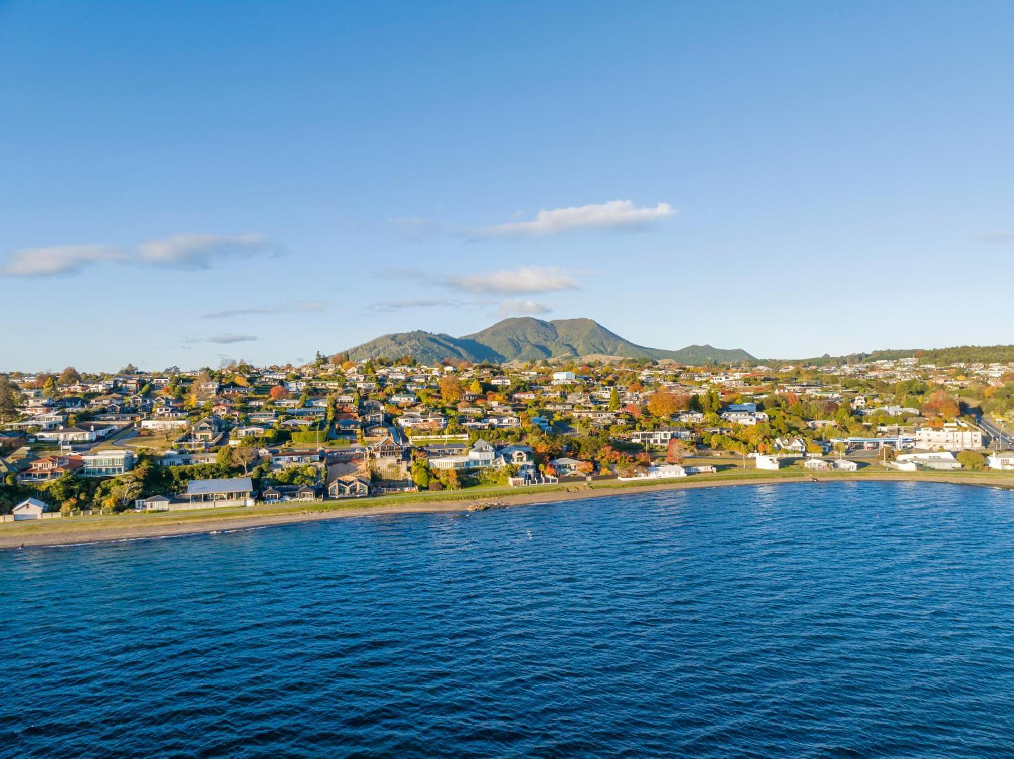 Absolute Lakefront House Taupo Exterior foto